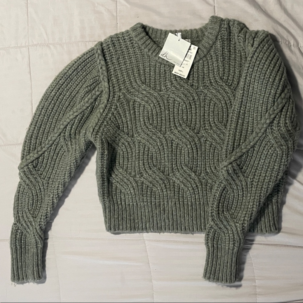 dh NEW YORK Textured Knit Sweater in Gray